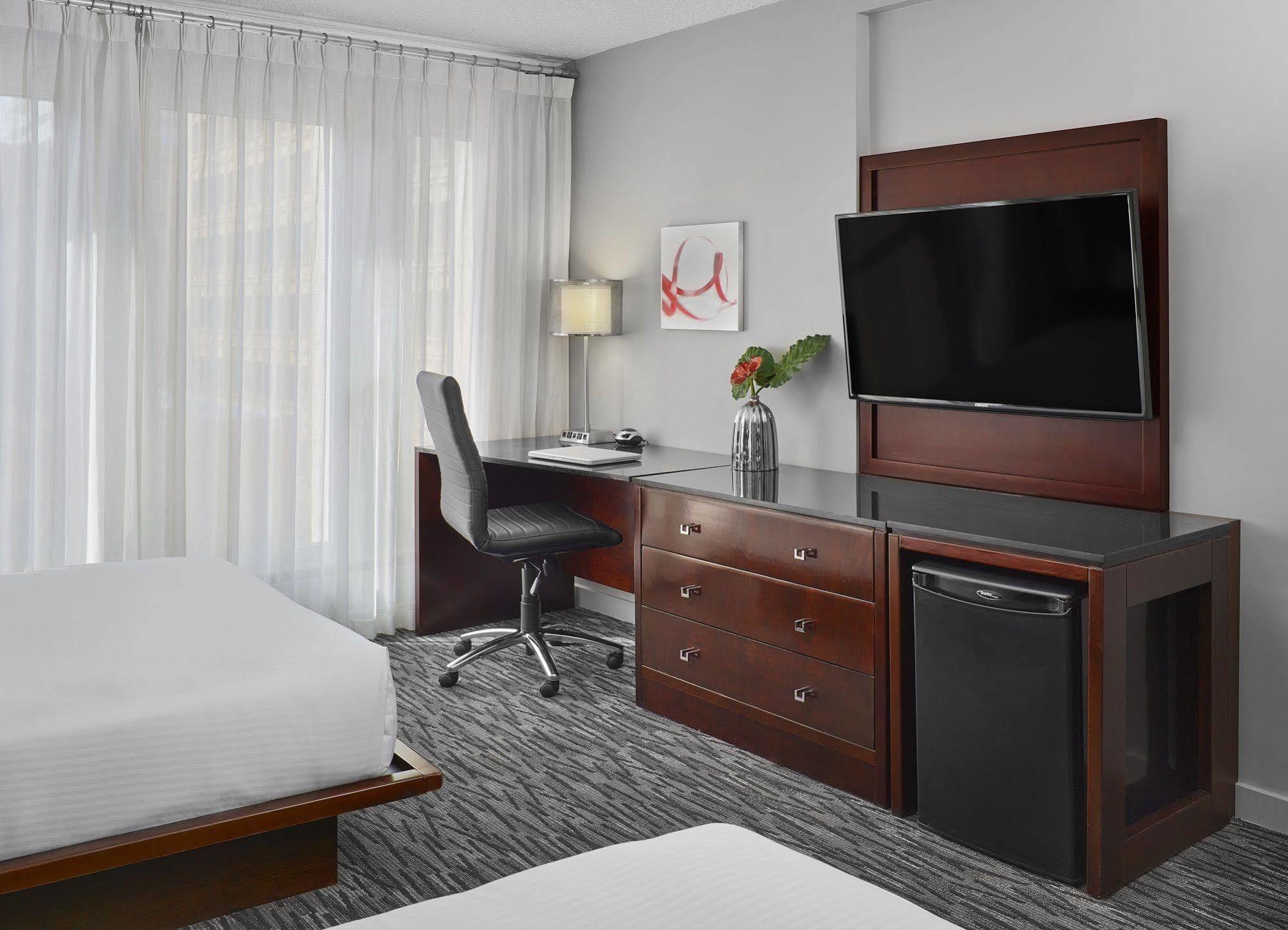 Matrix Hotel Edmonton Eksteriør billede