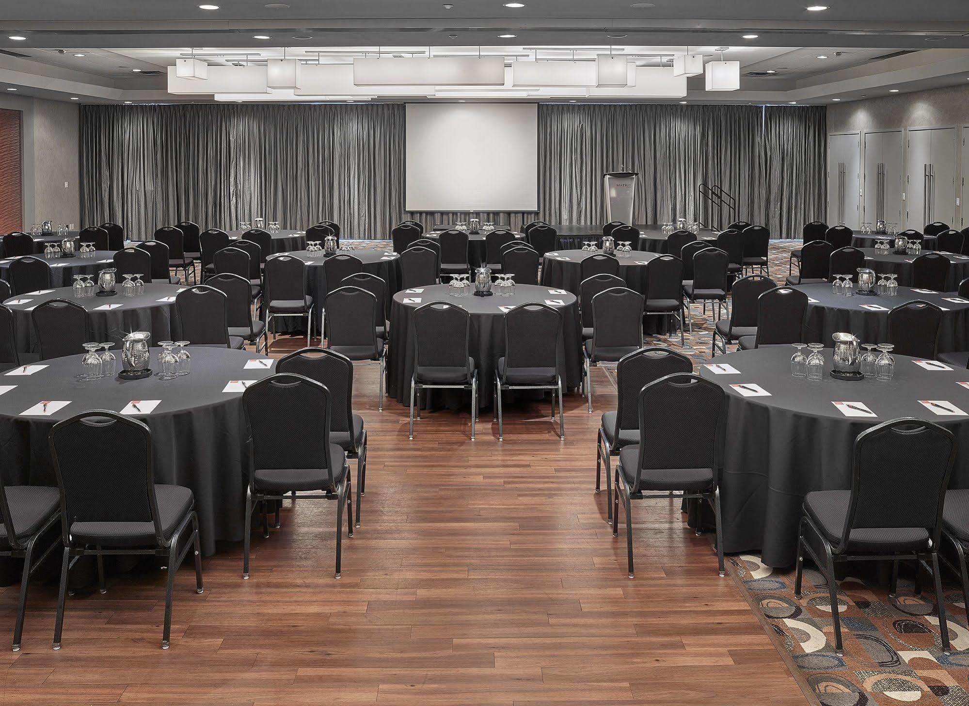 Matrix Hotel Edmonton Eksteriør billede